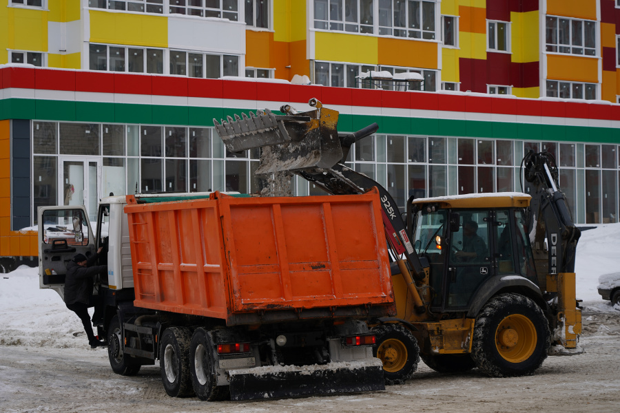 «Термодом» ведет работы по расчистке улиц в Спутнике