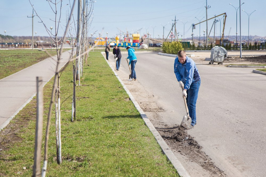 В Спутнике ведутся активные работы по уборке дворов и улиц
