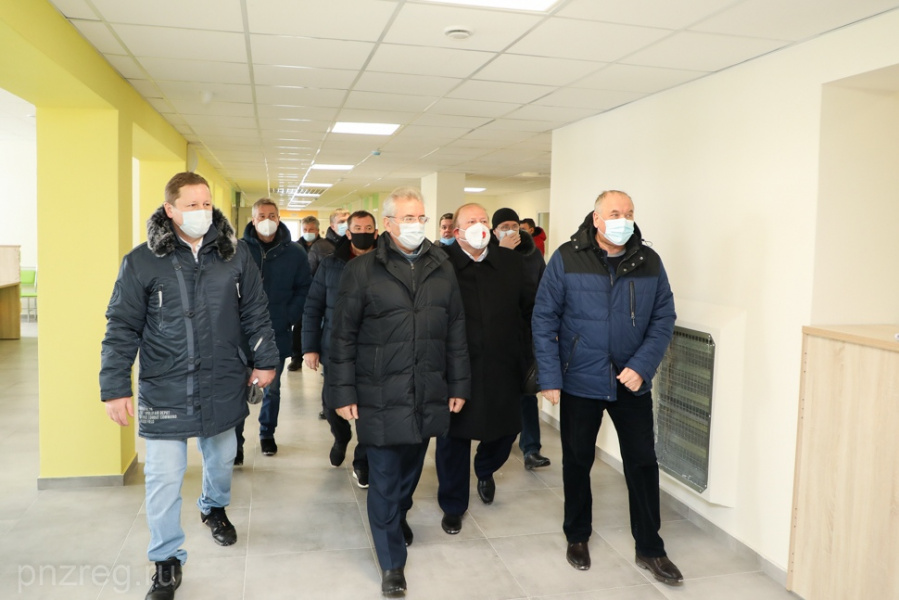 «К качеству постройки претензий нет», — губернатор оценил новую поликлинику в Спутнике