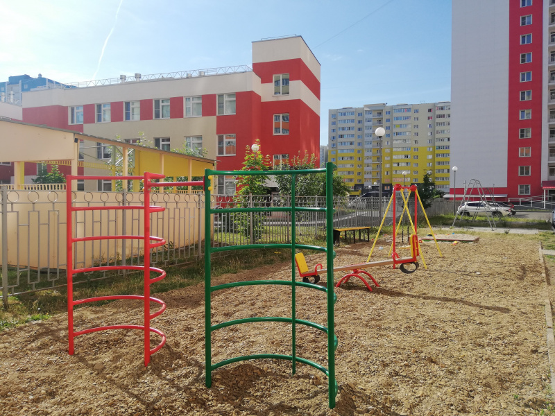 Обновлены покрытия детских площадок по ул.Радужная